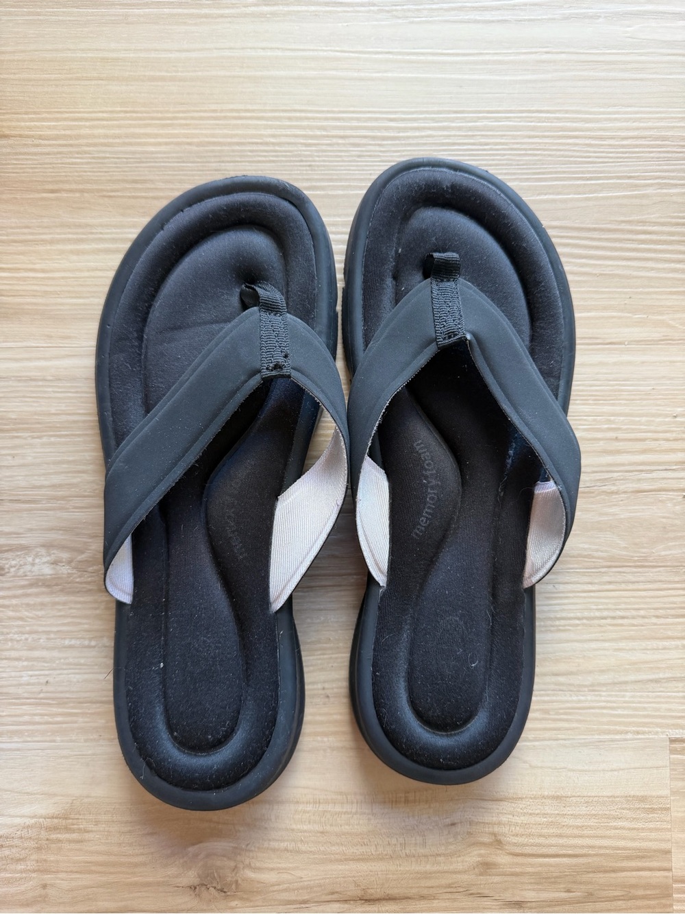 Athletic Works Women’s Cushioned Thong Flip Flops Sandals Black Memory Foam 7/8